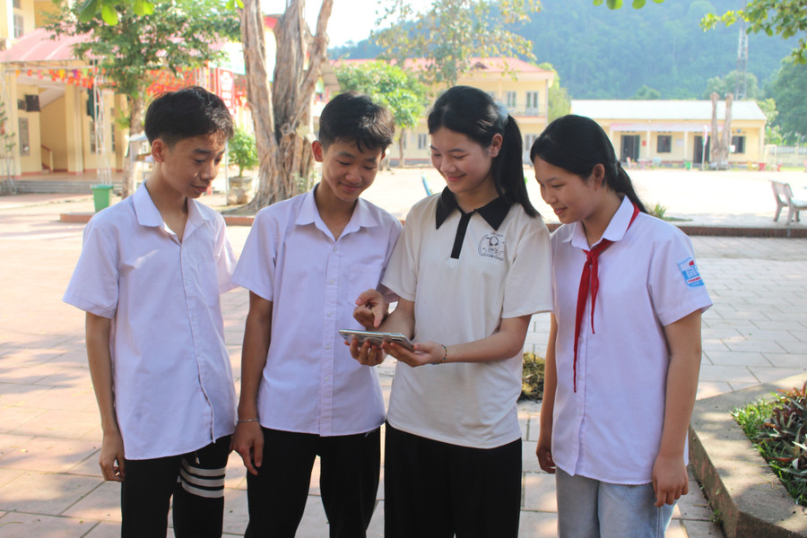 Học sinh, phụ huynh vô cùng phấn khởi. img-1770.jpg