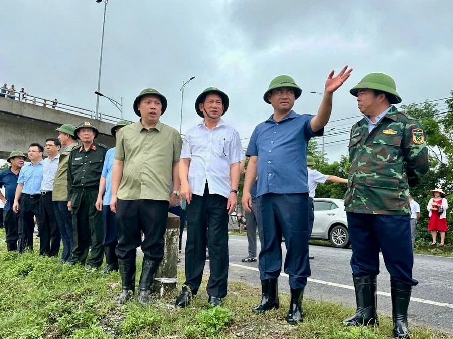 Phó Thủ tướng Hồ Đức Phớc kiểm tra công tác ứng phó lụt bão, thiên tai tại Thái Nguyên.