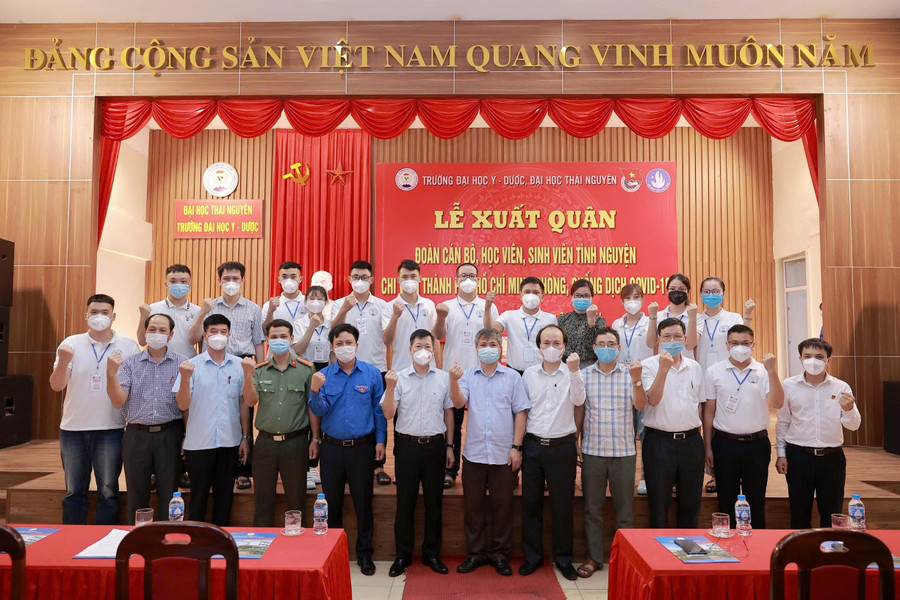 Lễ xuất quân Đoàn cán bộ, học viên, sinh viên Trường Đại học Y - Dược chống dịch Covid - 19. le-xuat-quan-tham-gia-chong-dich-covid-19.jpg