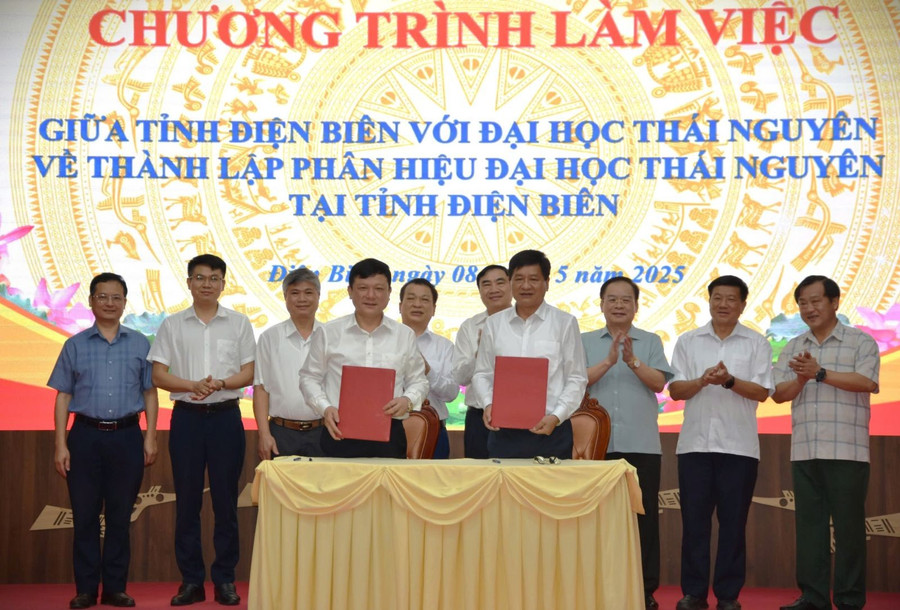 Lãnh đạo Đại học Thái Nguyên và tỉnh Điện Biên ký kết biên bản ghi nhớ hợp tác. lanh-dao-tinh-dien-bien-va-lanh-dao-dai-hoc-thai-nguyen-ky-ket-bien-ban-ghi-nho-hop-tac.jpg