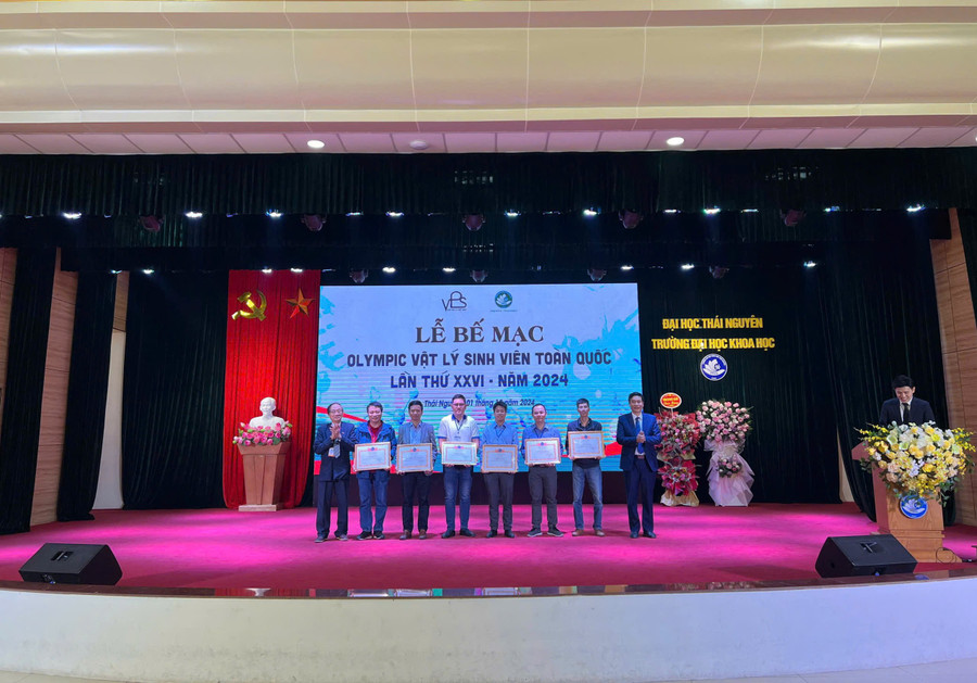 Bế mạc và trao giải thưởng kì thi Olympic Vật lý sinh viên toàn quốc lần thứ 16.