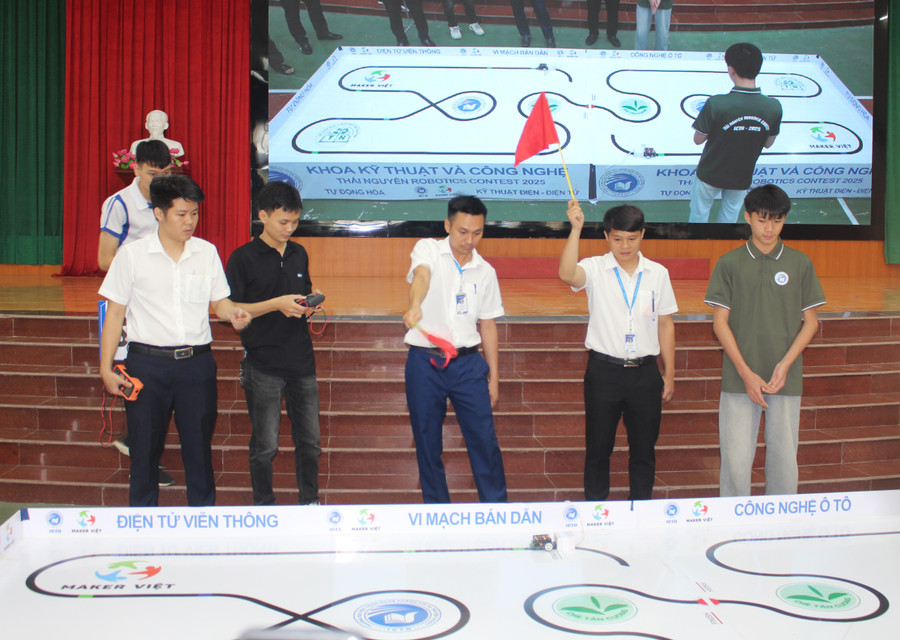 Cuộc thi sáng tạo Robotics với chủ đề “Đường tới Tân Cương, Thái Nguyên”. img-1683-3462.jpg