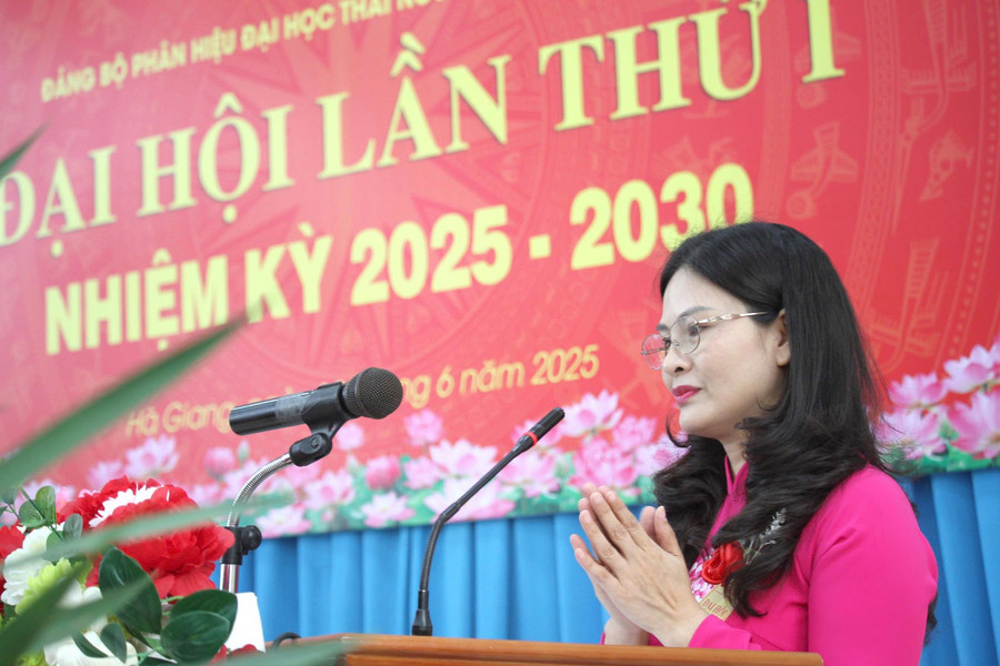 Bà Vương Ngọc Hà – Phó Chủ tịch UBND tỉnh Hà Giang phát biểu tại Đại hội. img-9579.jpg
