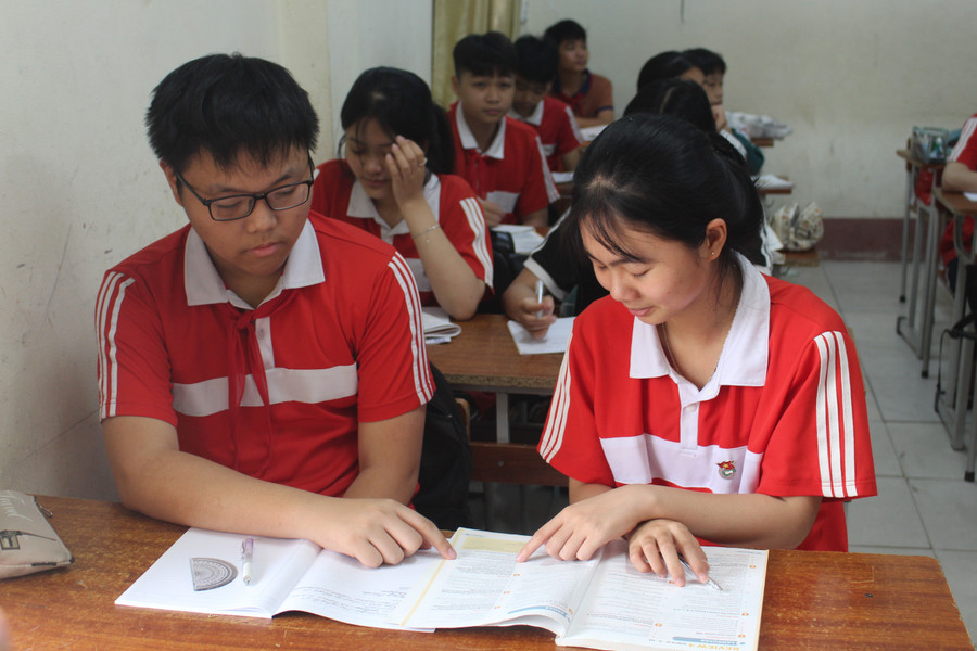 Học sinh Trường THCS Hoá Thượng trao đổi kiến thức. img-1525.jpg