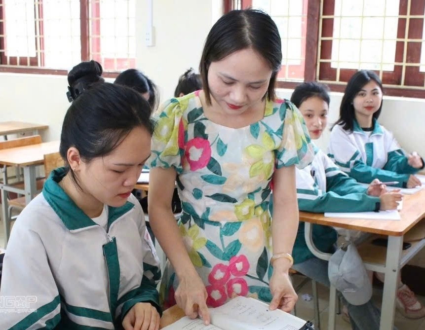 Luật nhà giáo đã chính thức xác lập một cơ sở pháp lý đầy đủ và rõ ràng nhằm bảo vệ danh dự, uy tín và quyền lợi của nhà giáo. img-9596.jpg