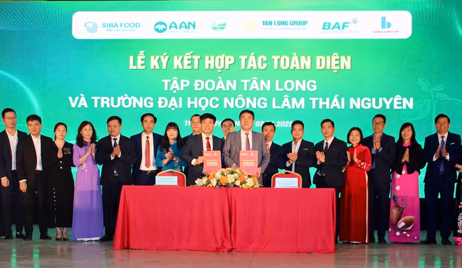 Đại diện 2 đơn vị ký kết hợp tác.