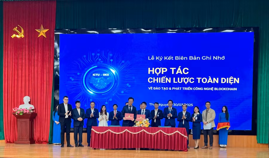 Lãnh đạo Trường Đại học Công nghệ Thông tin và Truyền thông hợp tác chiến lược toàn diện với Nền tảng Công nghệ tài chính toàn cầu OKX.