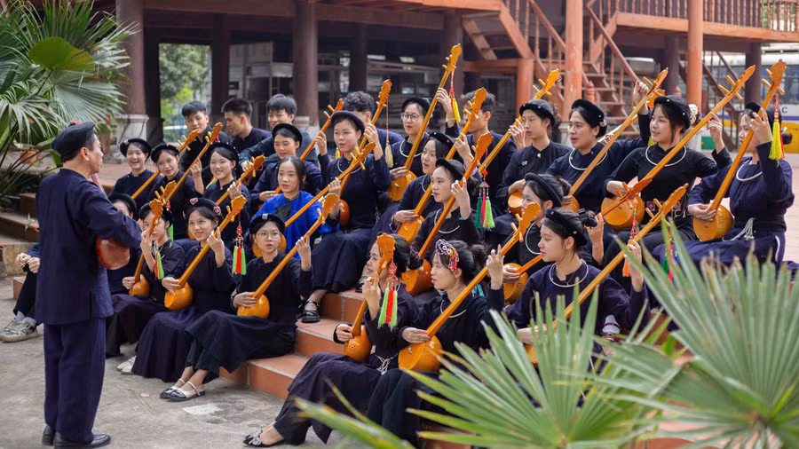 Câu lạc bộ (CLB) hát then, đàn tính đang trở thành điểm sáng, thu hút gần 100 học sinh tham gia.