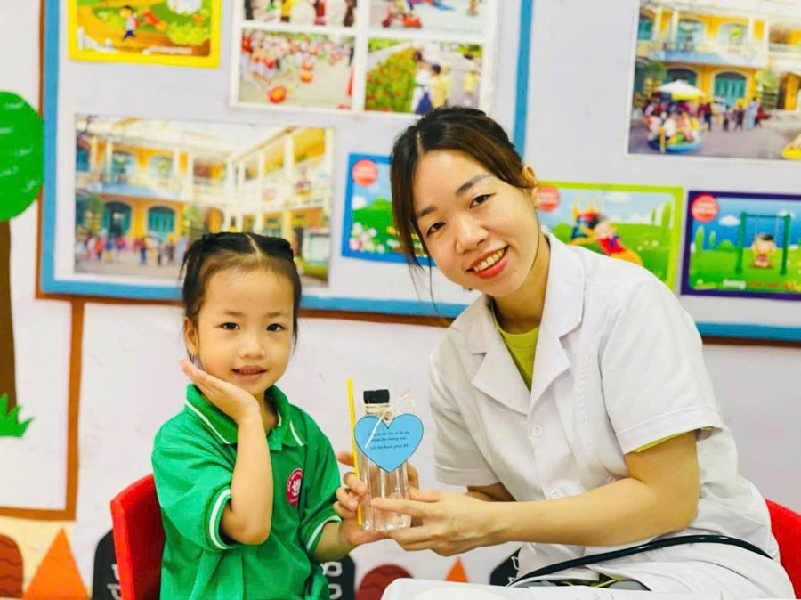 Thông tin về chăm sóc dinh dưỡng hợp lý, phòng và chống thiếu vi chất được truyền tải nhấn mạnh vào nhóm trẻ em và phụ nữ mang thai. thong-tin-ve-cham-soc-dinh-duong-hop-ly-phong-chong-thieu-vi-chat-duoc-truyen-tai-nhan-manh-vao-nhom-tre-em-va-phu-nu-mang-thai.jpg