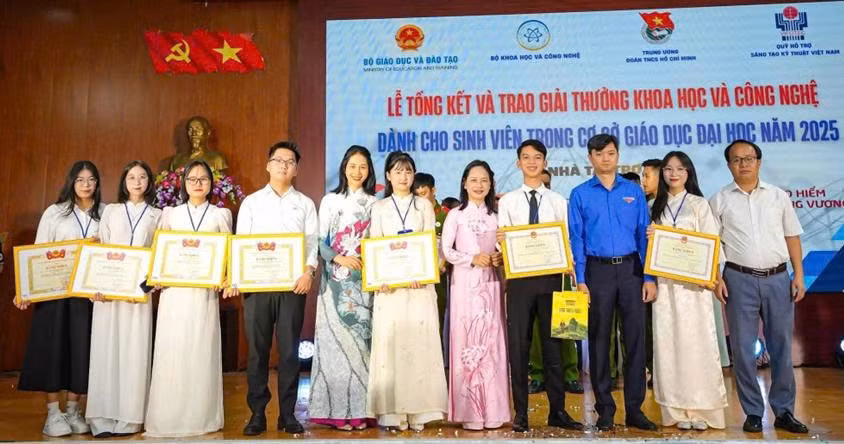 Sinh viên Đại học Thái Nguyên xuất sắc giành Giải thưởng Khoa học và Công nghệ dành cho sinh viên trong cơ sở giáo dục đại học năm 2025.