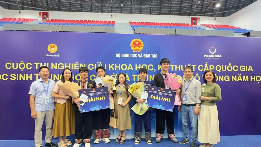 Học sinh Trường Vùng cao Việt Bắc xuất sắc đoạt 2 giải Nhì.