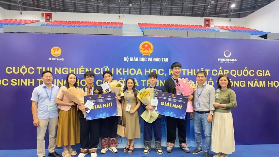 Học sinh Trường Vùng cao Việt Bắc xuất sắc đoạt 2 giải Nhì.