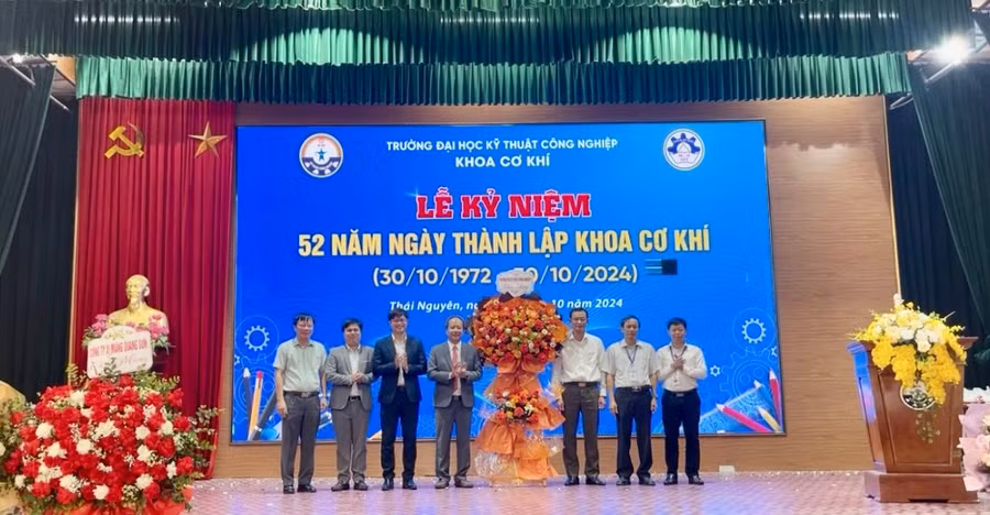 Khoa Cơ Khí có nhiều đóng góp trong công cuộc công nghiệp hoá và hiện đại hoá đất nước.