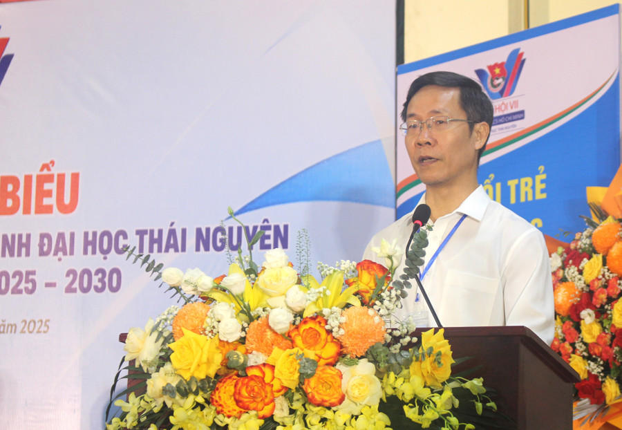 TS. Nguyễn Văn Tảo, Bí thư Đảng ủy Đại học Thái Nguyên phát biểu chỉ đạo tại Đại hội. img-7440.jpg