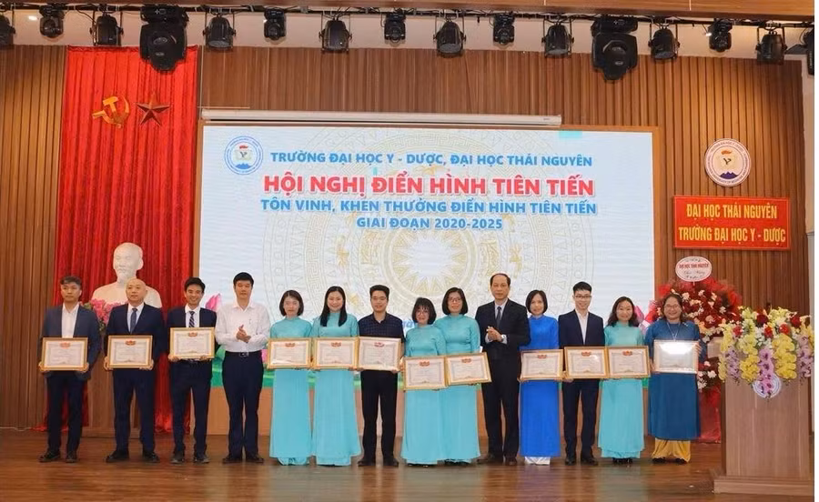 Tôn vinh, khen thưởng các điển hình tiên tiến giai đoạn 2020 - 2025.