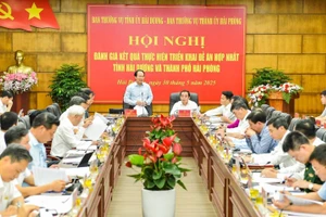 Bí thư Thành uỷ Hải Phòng Lê Tiến Châu và Bí thư Tỉnh uỷ Hải Dương Trần Đức Thắng chủ trì hội nghị.