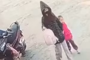 Bé gái 3 tuổi đã được Công an Hải Phòng tìm thấy, bàn giao cho gia đình sau 1 ngày bị Thu đón, đưa đi dạo chơi khắp phố.