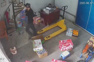 Camera ghi lại cảnh nghi phạm Đỗ Anh Tú gây án. Ảnh: TG