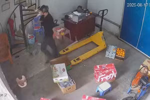 Camera ghi lại cảnh nghi phạm Đỗ Anh Tú gây án. Ảnh: TG