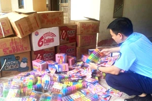 Hàng hoá tại cơ sở kinh doanh của hộ gia đình bà Phạm Thị Bé bị thu giữ do không có hoá đơn, chứng từ và nguồn gốc.