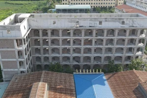 Công trình dãy phòng học 5 tầng được Trường Cao đẳng Bách Nghệ Hải Phòng xây dựng không có giấy phép vừa bị UBND phường Kiến An xử phạt 150 triệu đồng.