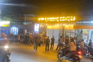 Công an An Dương (Hải Phòng) bảo vệ hiện trường phục vụ điều tra làm rõ nguyên nhân B. tử vong trong quán nét vào chiều tối 8/9.