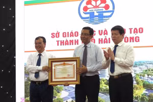 Sở GD&ĐT Hải Phòng nhận Bằng khen của Thủ tướng Chính phủ tặng.