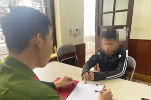 Công an Hải Dương lấy lời khai của bị can P.V.P. (sinh năm 2009, trú tại huyện Thanh Miện, tỉnh Hải Dương).