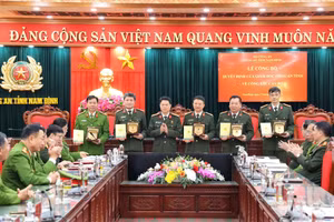 10 lãnh đạo cấp phòng Công an tỉnh Nam Định xin nghỉ hưu trước tuổi