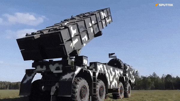 Các chuyên gia tên lửa Belarus đã thử nghiệm hệ thống pháo phản lực phóng loạt (MLRS) Polonez-M được nâng cấp với tầm bắn tăng lên đáng kể. Bộ Quốc phòng Belarus đã thông báo điều này trên Telegram chính thức. d-27-7747-8928.gif