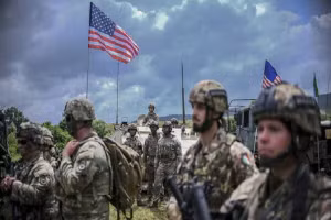 Binh sĩ Mỹ và NATO trong một cuộc tập trận.