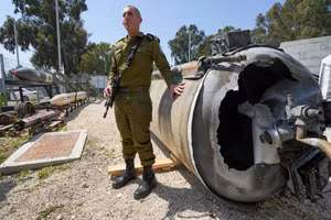 Israel thu được phần thân vỏ tên lửa đạn đạo của Iran.