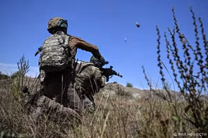 Quân nhân Nga tấn công Kupyansk.