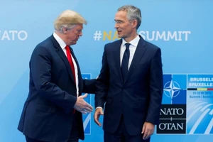 Ông Donald Trump và Tổng thư ký NATO Jens Stoltenberg.