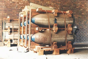 Vỏ bom tại cơ sở sản xuất bom hạt nhân Circle bị bỏ hoang của Nam Phi gần Pretoria.