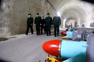 Kho tên lửa ngầm khổng lồ của Iran.