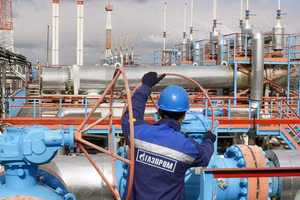 Tập đoàn Nhà nước Nga Gazprom thống trị lĩnh vực khí tự nhiên.