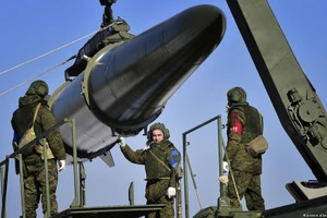 Tên lửa chiến thuật Nga trong một lần diễn tập tại Kaliningrad.
