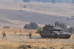 Xe tăng Israel xuất hiện gần biên giới với Lebanon.