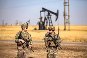 Binh sĩ Mỹ tại một mỏ dầu ở Iraq.