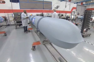 Bên trong nhà máy sản xuất tên lửa Tomahawk của Mỹ.