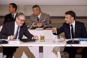 Thủ tướng Anh Starmer và Tổng thống Pháp Macron dự hội nghị thượng đỉnh "Liên minh thiện chí" tại Điện Elysee, hôm 27 tháng 3.