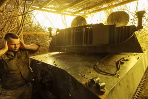 Pháo binh Ukraine khai hỏa về phía lực lượng Nga gần Chasov Yar, hôm 22 tháng 7.