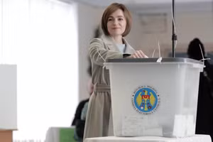 Tổng thống Moldova Maia Sandu bỏ phiếu vòng 2 trong cuộc bầu cử tổng thống tại Moldova.