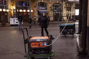 Máy phát điện xuất hiện ngày càng nhiều tại Kiev và nhiều thành phố khác.