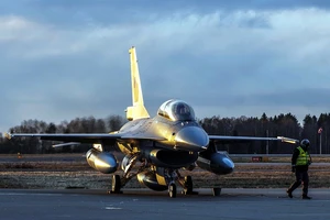 Tiêm kích F-16. 