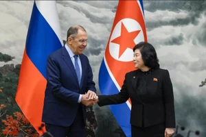 Ngoại trưởng Nga Sergey Lavrov và người đồng cấp Triều Tiên Choe Son Hui.