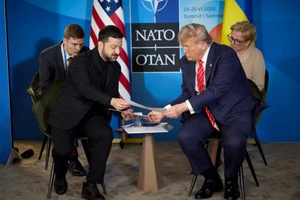 Ông Volodymyr Zelensky và Tổng thống Mỹ Donald Trump.