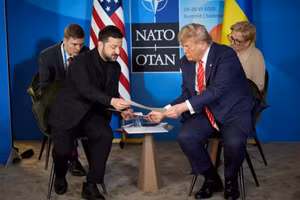 Ông Volodymyr Zelensky và Tổng thống Mỹ Donald Trump.