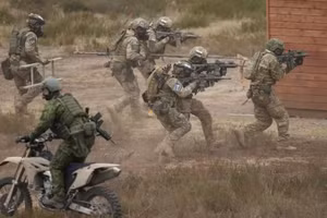 Binh sĩ Ba Lan trong một cuộc tập trận chung với NATO.